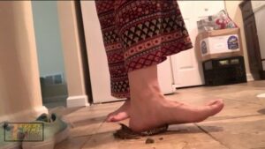 COSWNU – Goddess M barefoot post run